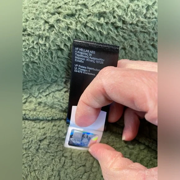 North Face Vest  shade is green I don’t know the name - Picture 5 of 6